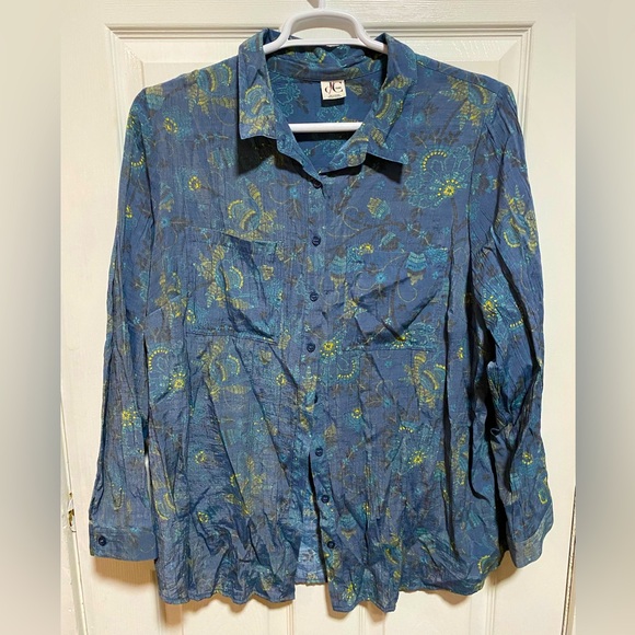 Lovely d/c jeans abstract floral blouse. Size 2X. Long sleeve, button up. - Picture 1 of 7